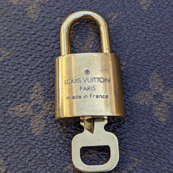 ⭐ #314 vintage Louis Vuitton padlock and ke - Picture 4 of 6